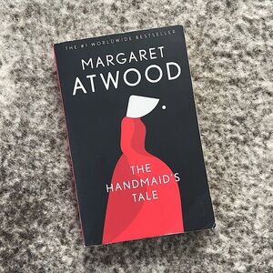 📖 THE HANDMAID’S TALE by Margaret Atwood, paperback book